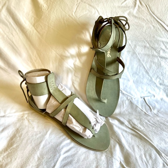 🌸🌸NWT Free People Vacation Wrap Sandals in a gorgeous olive green - Picture 1 of 10